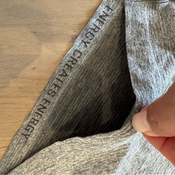 Lululemon Women’s Gray Short Sleeve Athletic T-Shirt - Picture 3 of 3